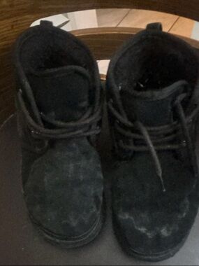 UGG Black Kids Suede Lace-Up Boots